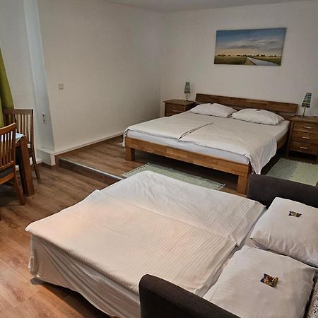 Hotel Hirsch 군즈부르크 외부 사진