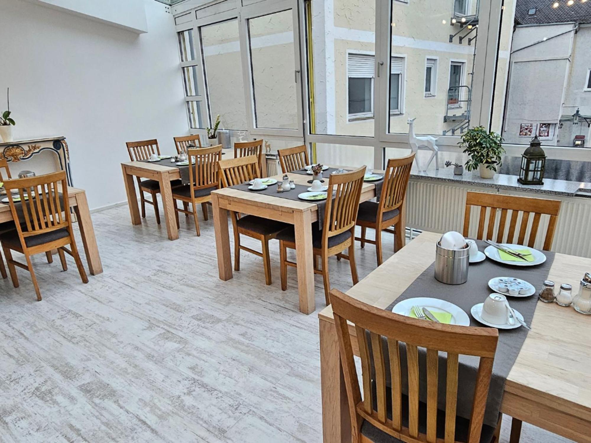 Hotel Hirsch 군즈부르크 외부 사진