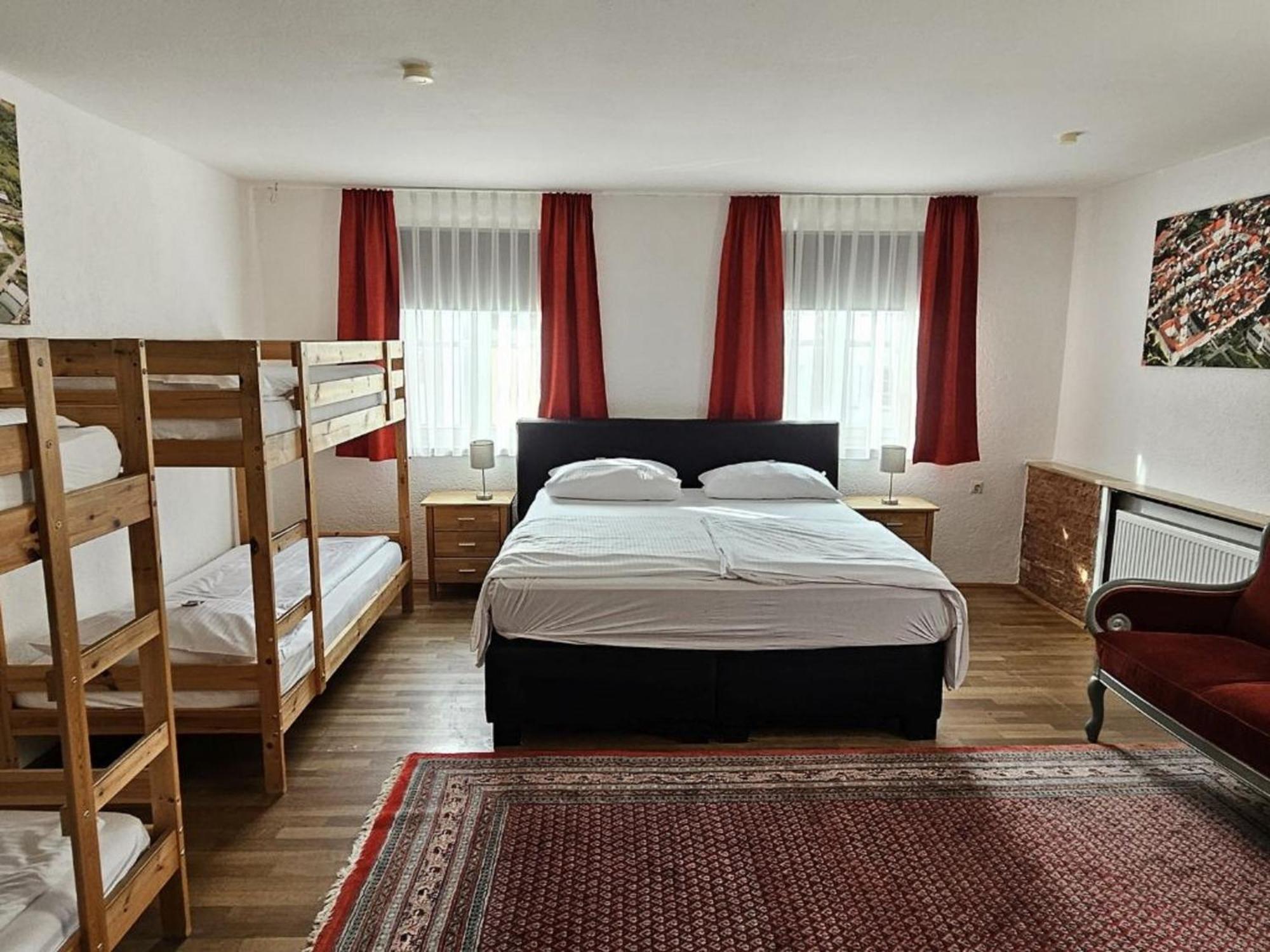 Hotel Hirsch 군즈부르크 외부 사진