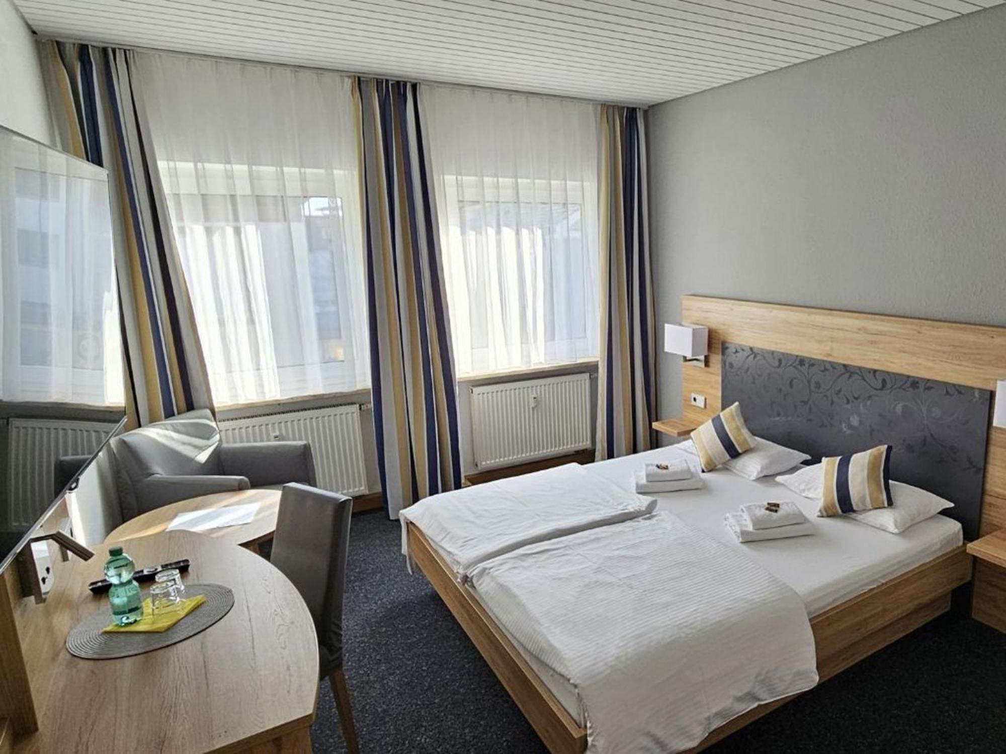 Hotel Hirsch 군즈부르크 외부 사진