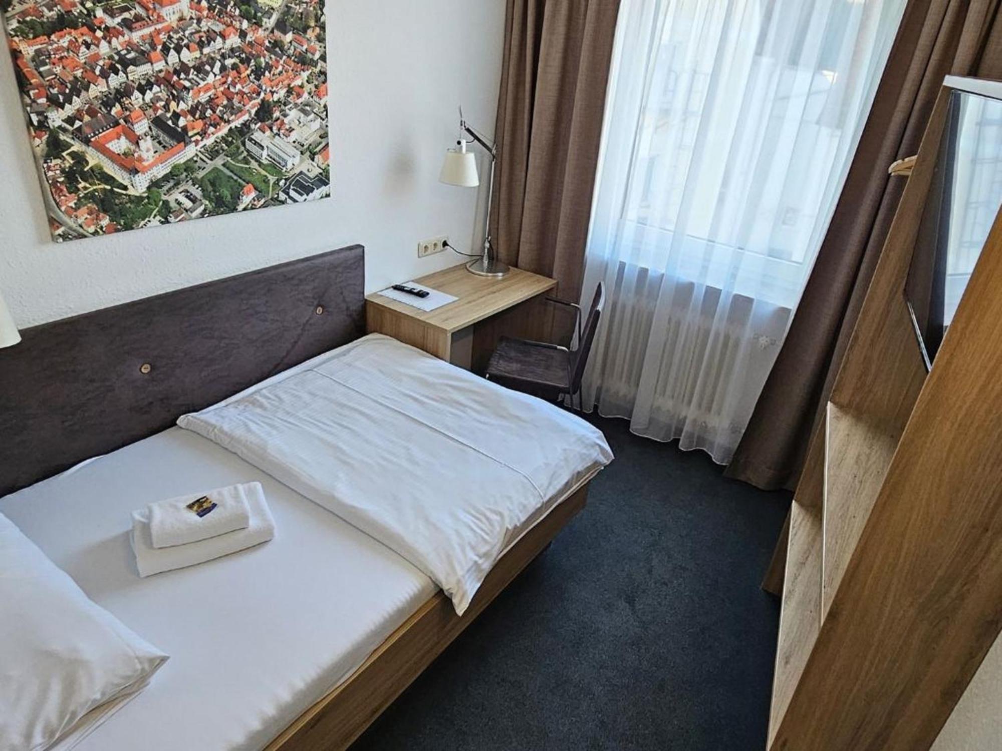Hotel Hirsch 군즈부르크 외부 사진