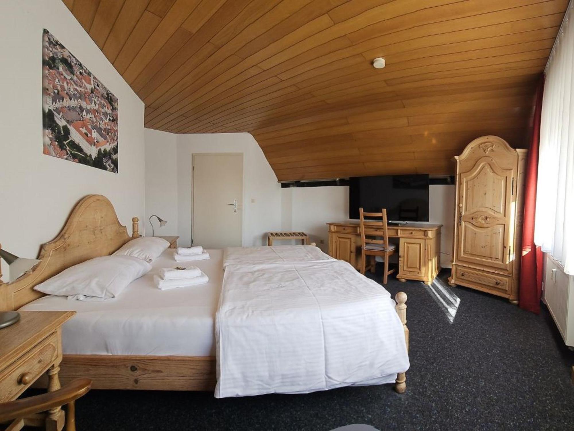 Hotel Hirsch 군즈부르크 외부 사진