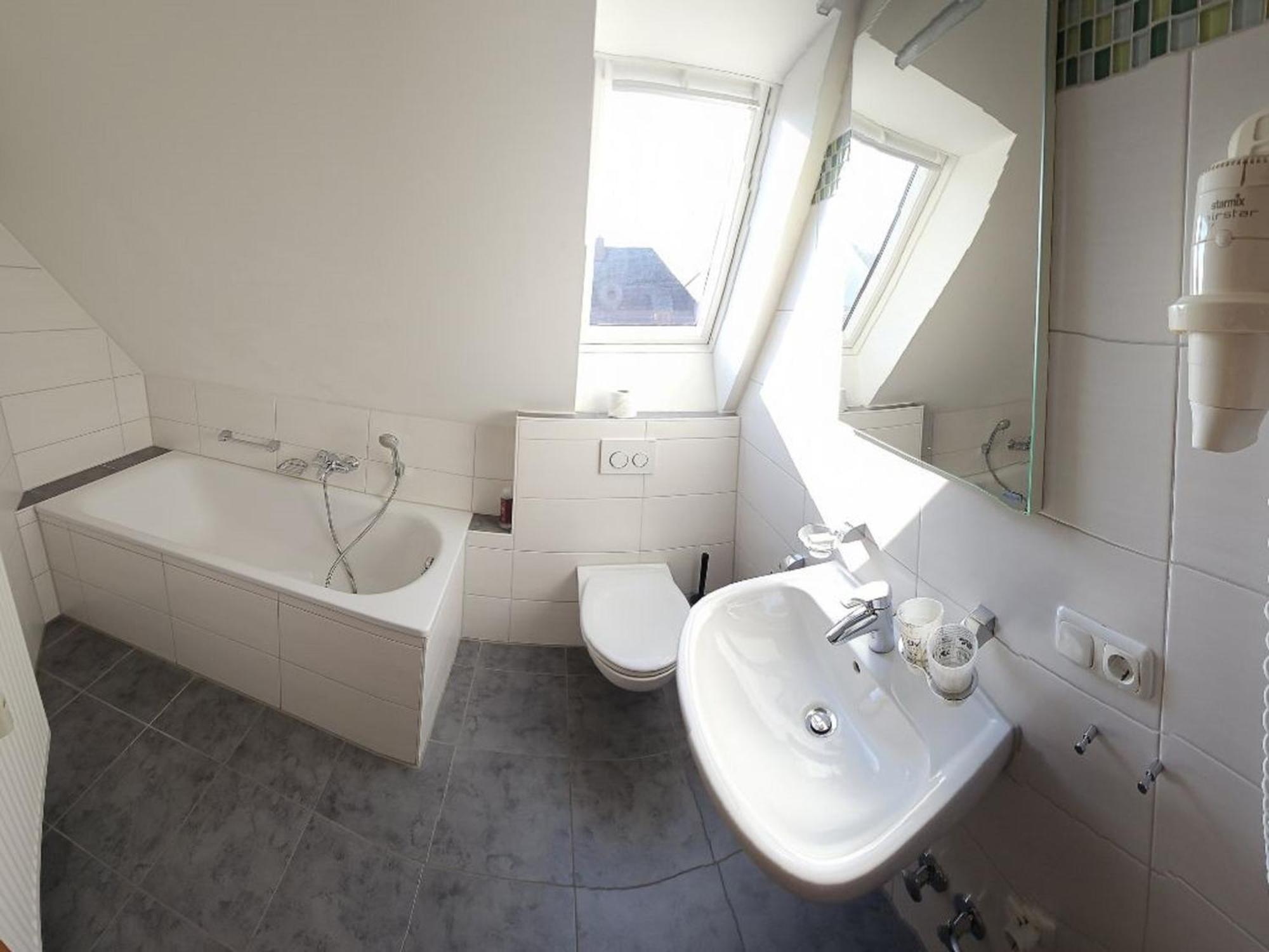 Hotel Hirsch 군즈부르크 외부 사진