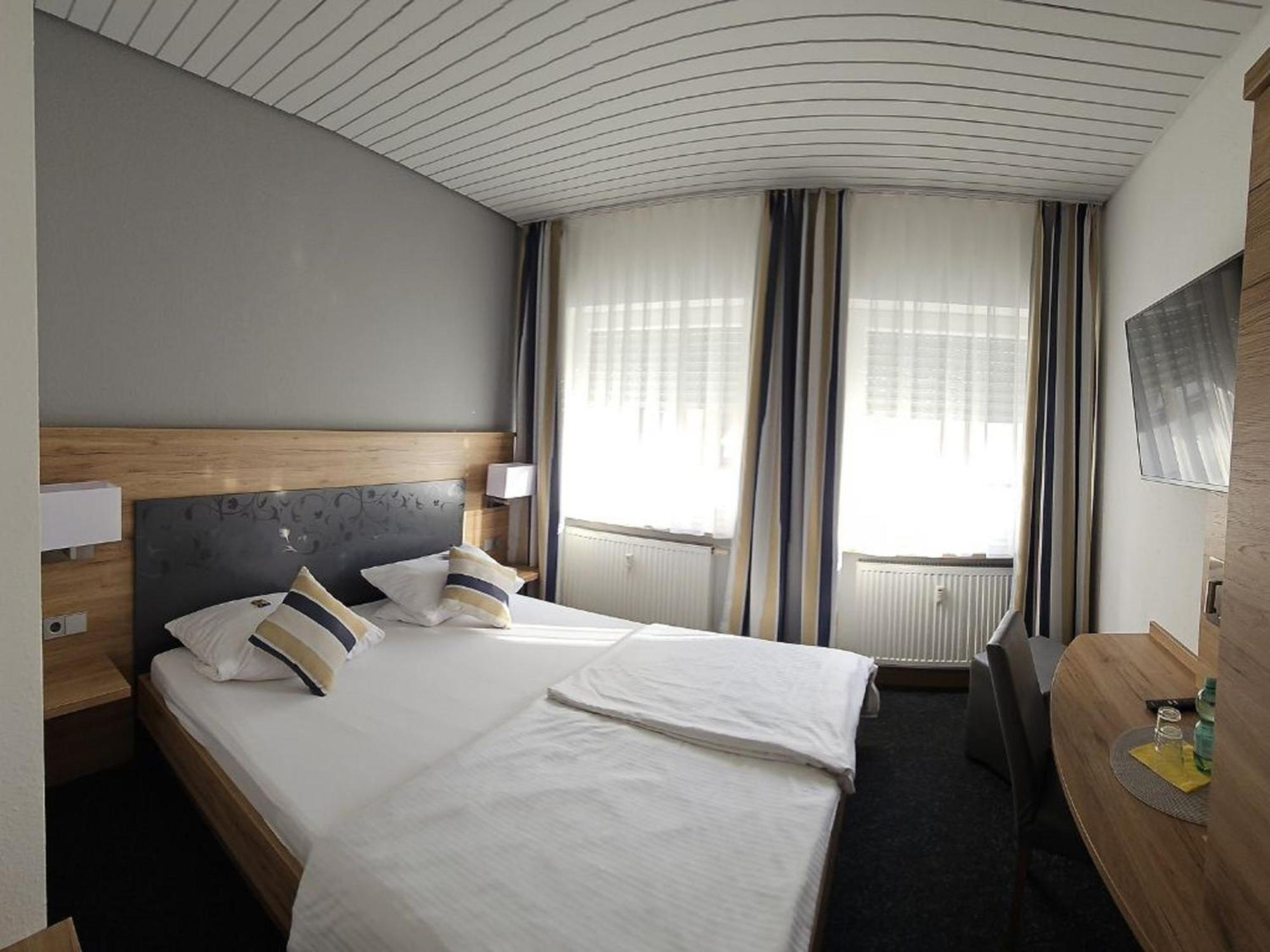 Hotel Hirsch 군즈부르크 외부 사진