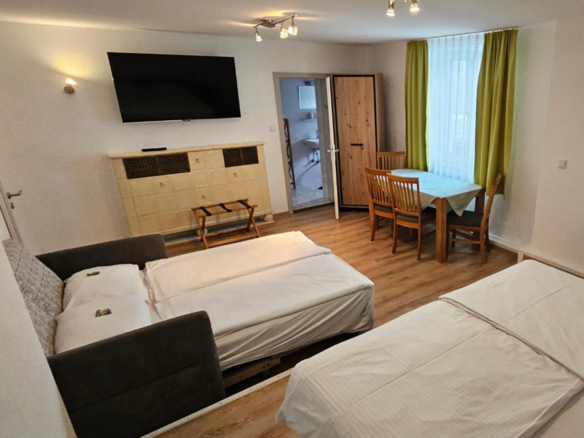 Hotel Hirsch 군즈부르크 외부 사진